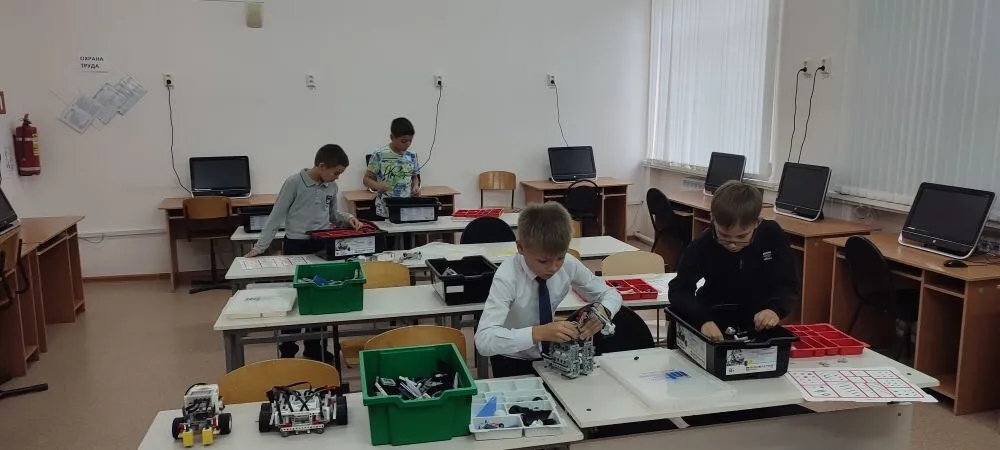 Робототехника в Центре “Точка роста” Шенталинской школы №1