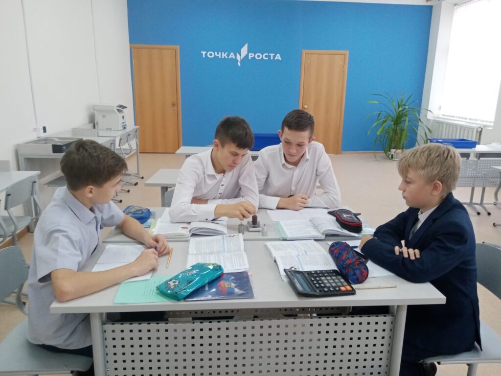 Школьники Кутузовской школы экспериментально вычисляют плотность вещества, массу и объем тела